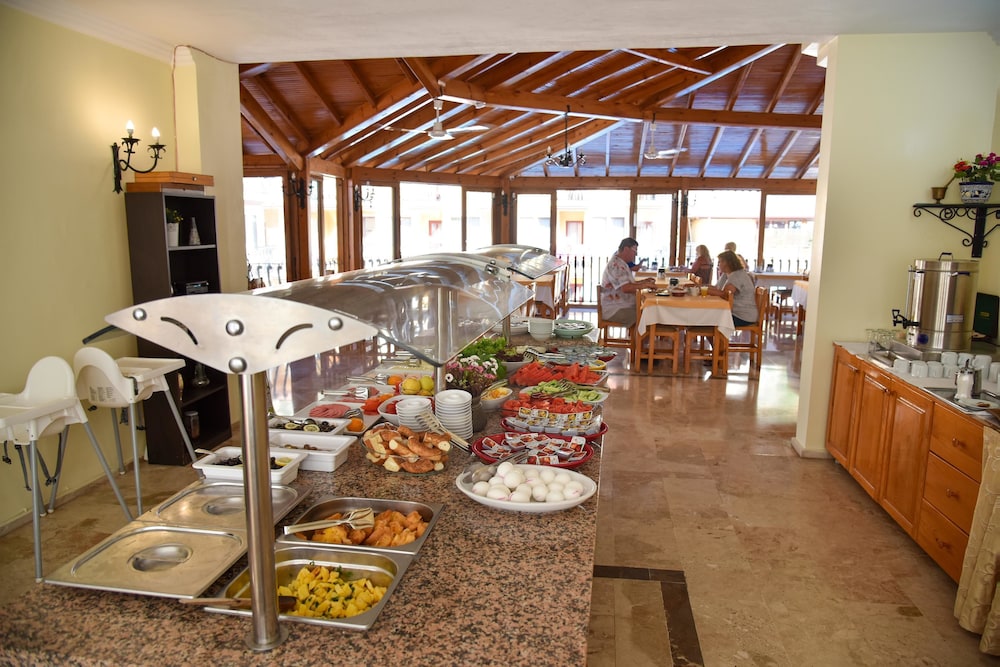 Belcehan Beach Hotel - Image 27