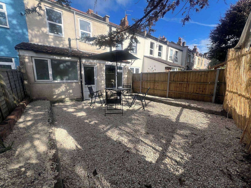 4 Bed House Sleeps 7-free Parking- Contractors