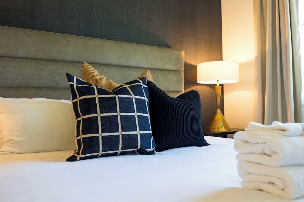 Elevate - Modern Luxury - Stunning City Views