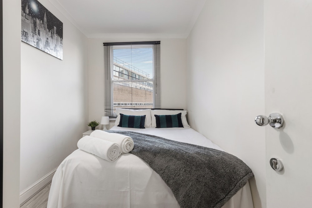 City Escape London - Spacious 4 Bedroom House