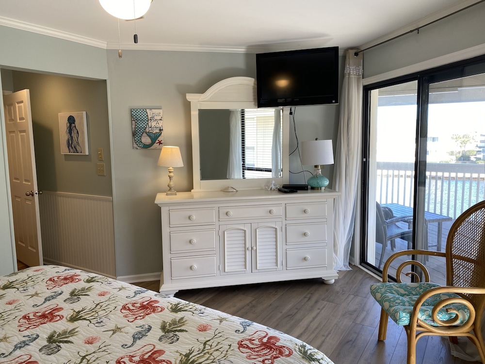 Tilghman Lakes H4 3 Bedroom Condo by RedAwning view 3