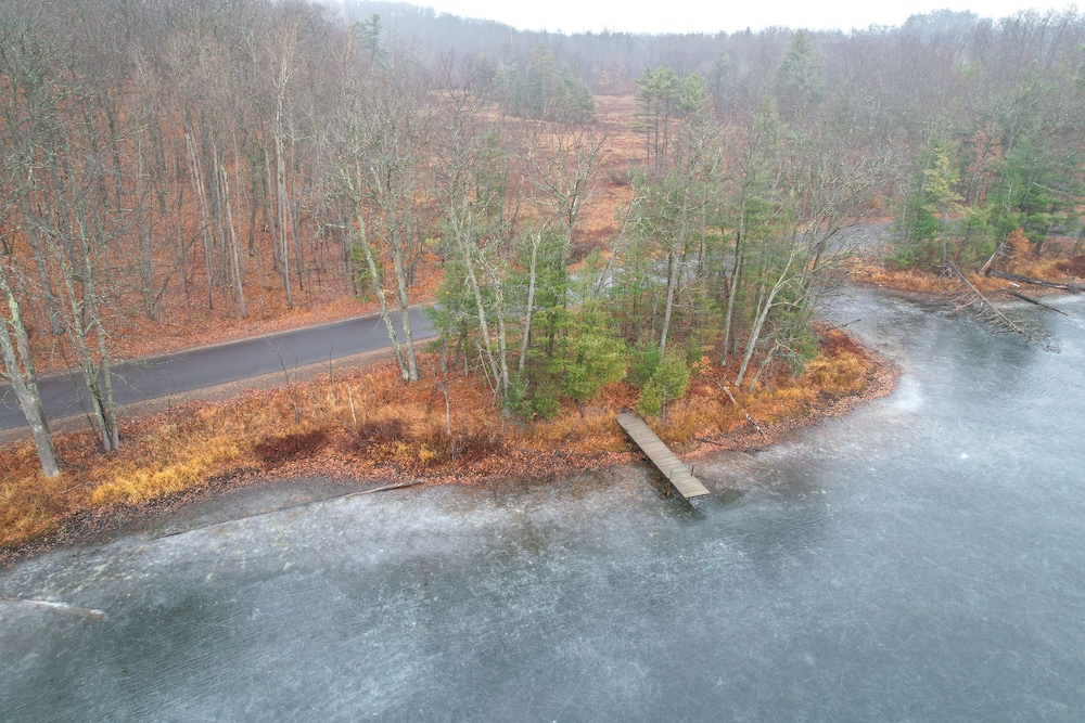 Cozy Wisconsin Cabin w/ Deck, Kayaks & Lake Views! view 5