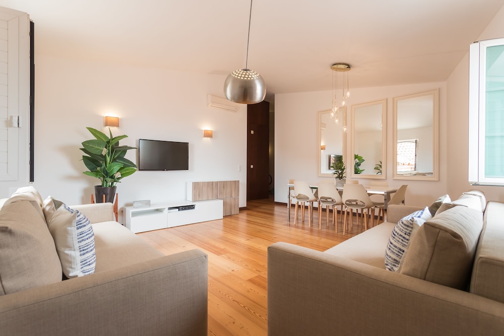 Alfama Modern Two-Bedroom Apartment w/ River View and Parking - by LU Holidays