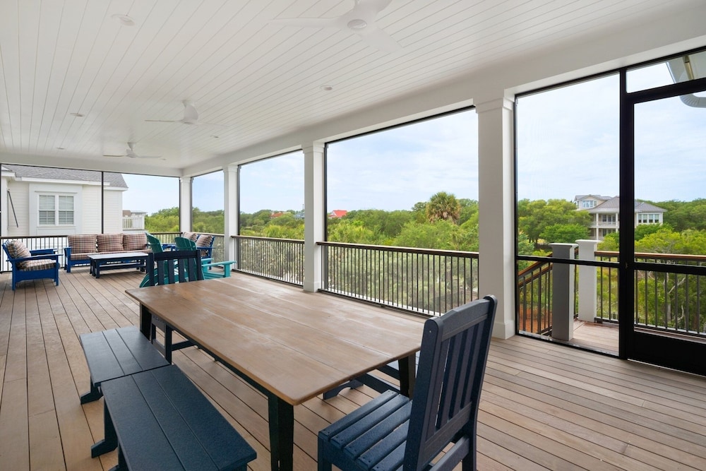 Cornfed Pelican 9 Bedroom Home
