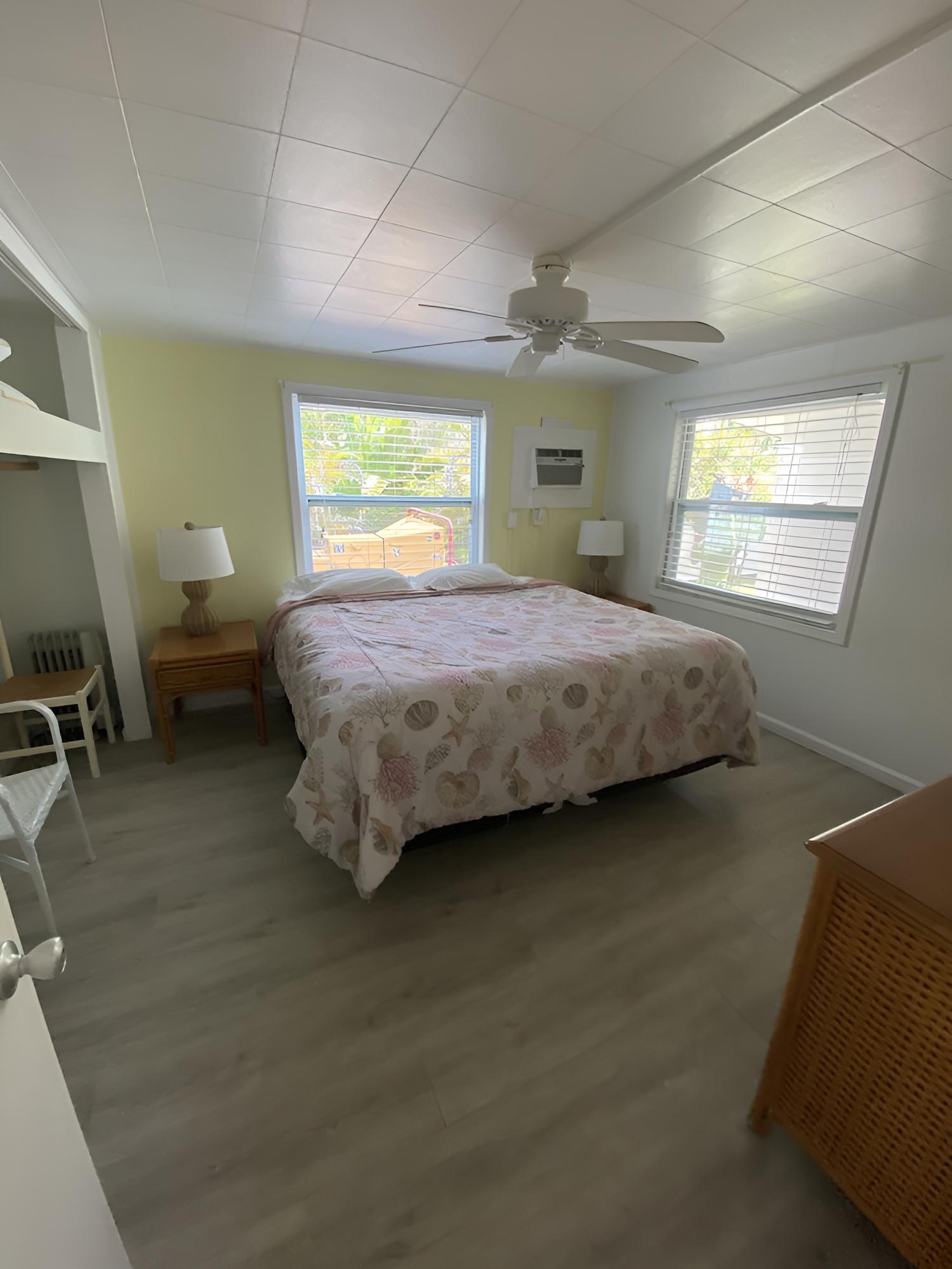 Tropical Winds Motel & Cottages