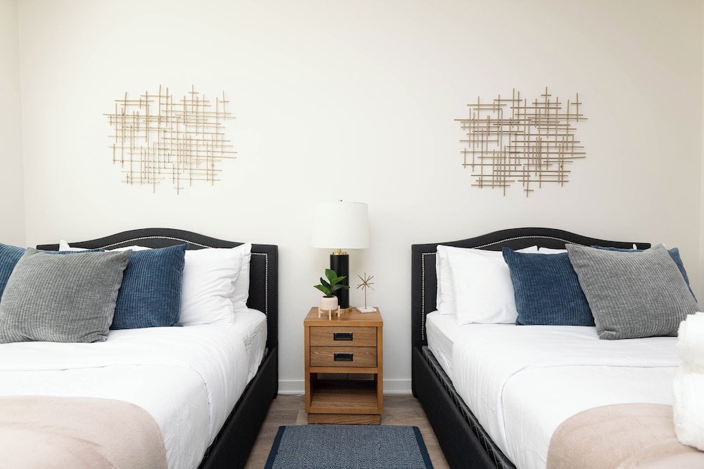 Hollywood Apartment Near Walk of Fame