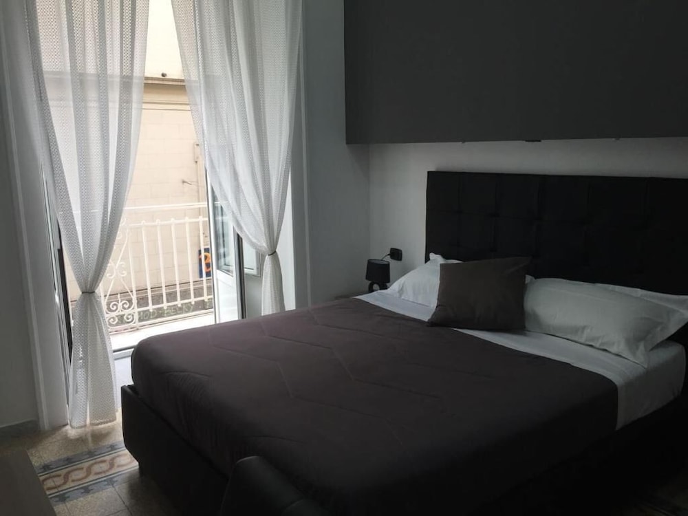 MB95 Mezzocannone Luxurious B&B