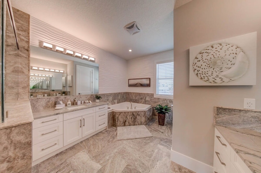 Villa Nautilus Steps Away From the Beach - New Lux 3 Story Pool Hot Tub Home With Elevator