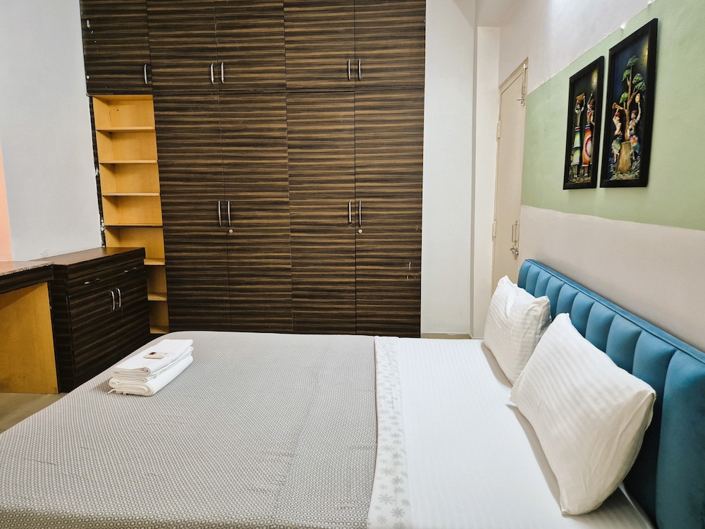 Crescent Stays Gachibowli