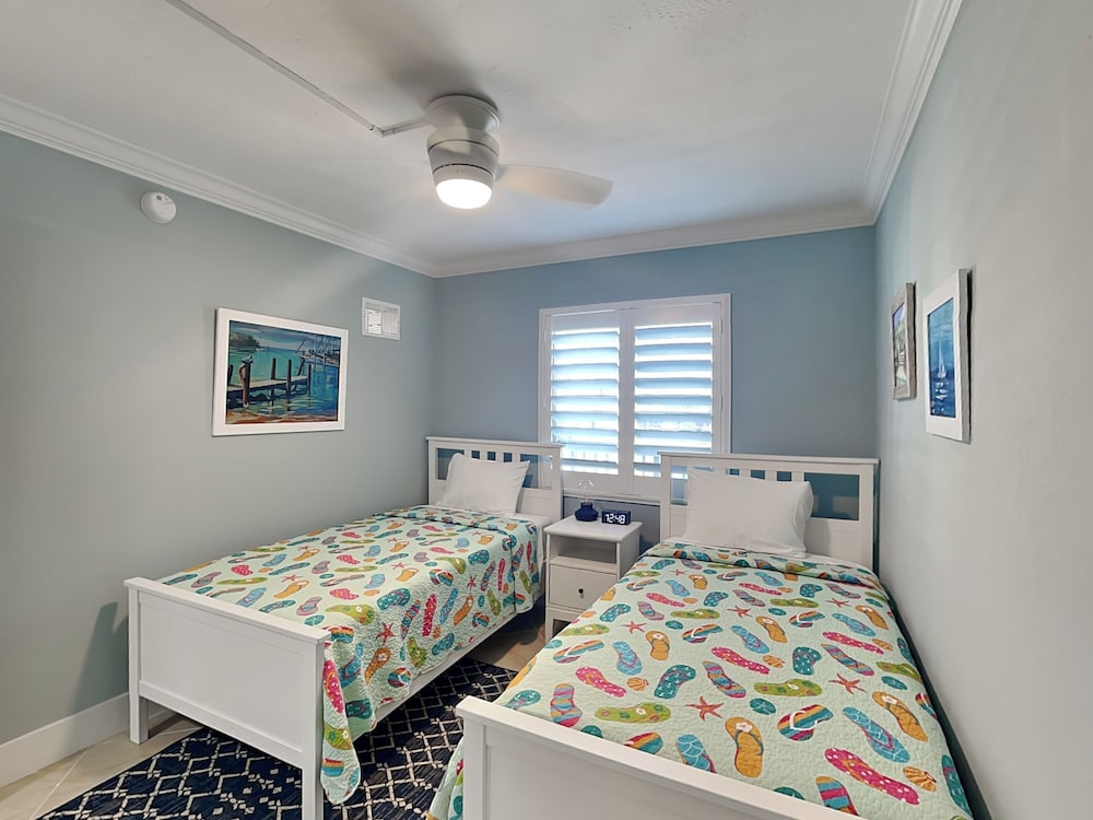 Seaside 2 by Distinctive Beach Rentals