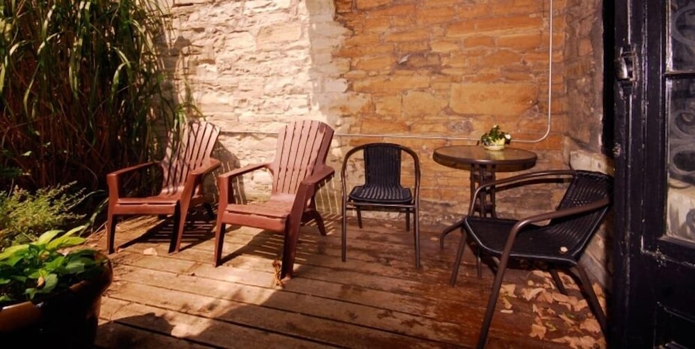 Frontenac Club Inn