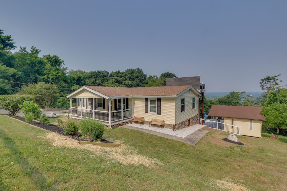 Harpers Ferry Home w/ Private Pool Hot Tub! - Property Image 4