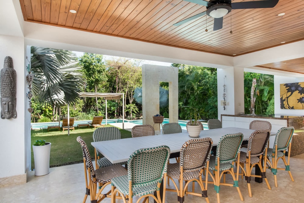Modern Luxury 6 BR Tropical Retreat With Pool
