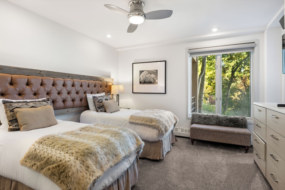 Chamonix Condominiums by Frias view 3