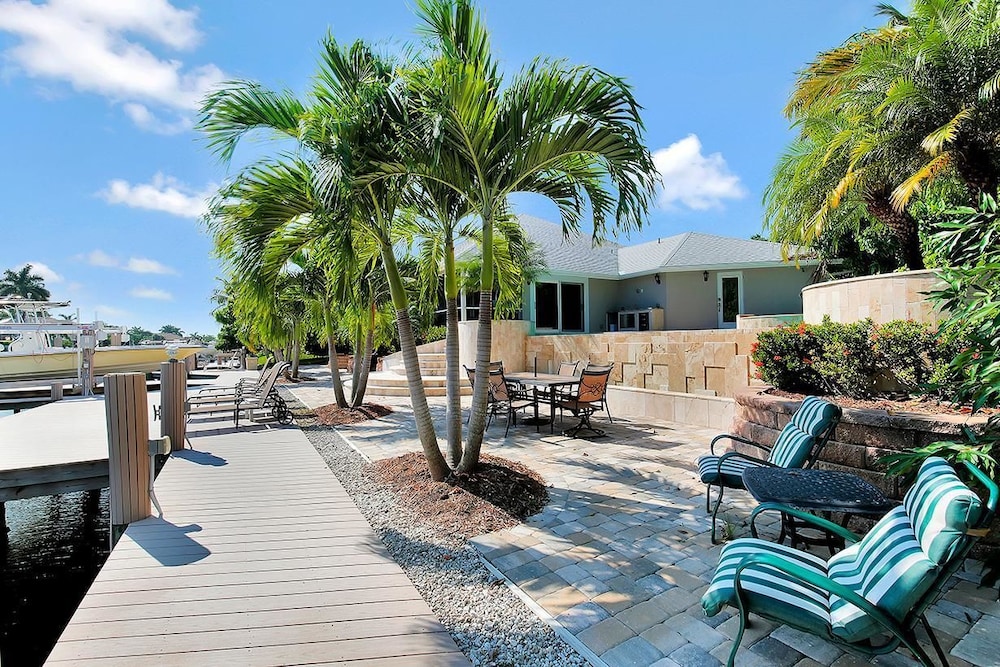 WH1074 3 Bedroom Holiday Home by Marco Naples Vacation Homes