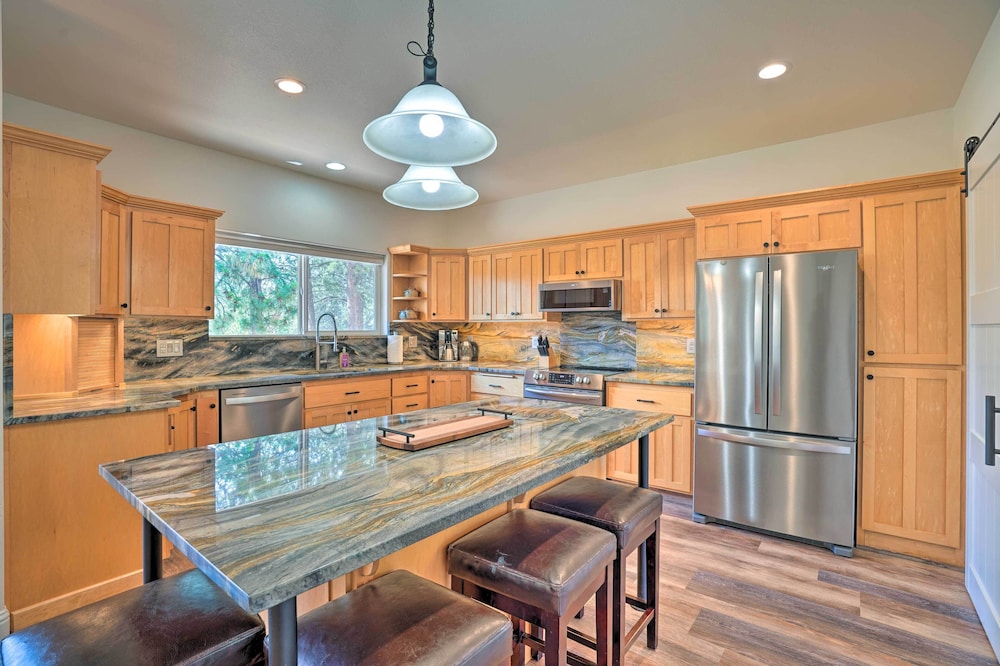 10-acre Bend Home < 4 Mi to Old Mill District