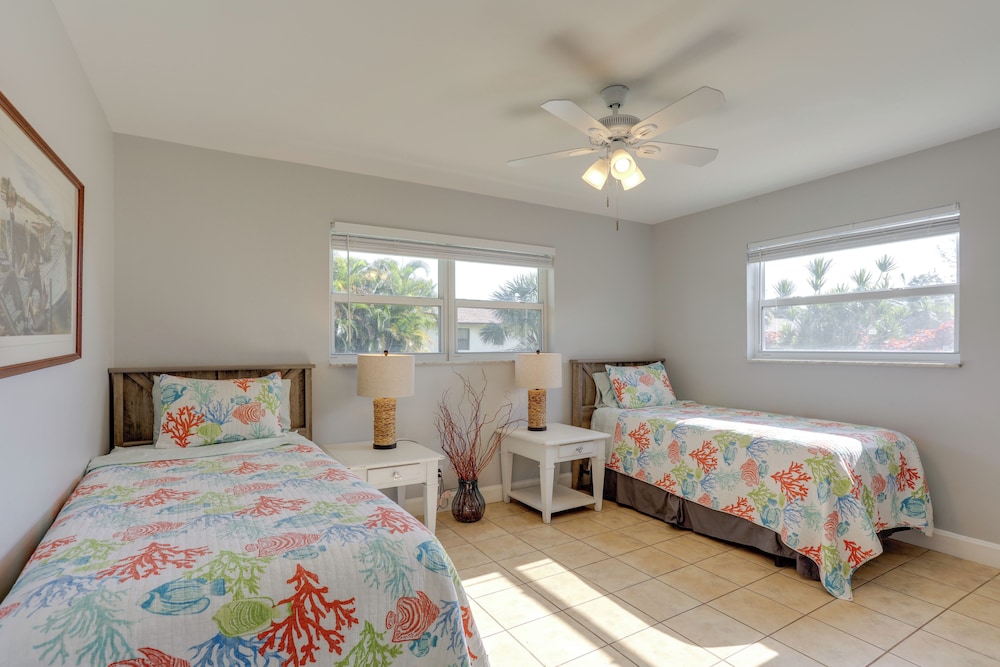 < 3 Mi to Juno Beach: Coastal Townhome w/ Patio!