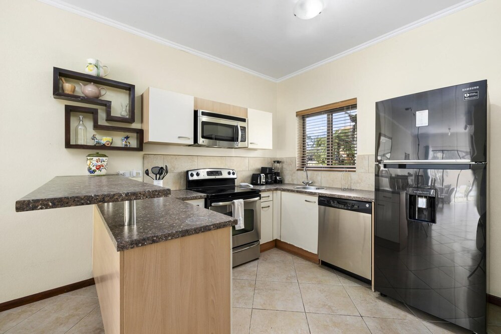 2br3ba Townhome Gold Coast Pool Tennis Gym