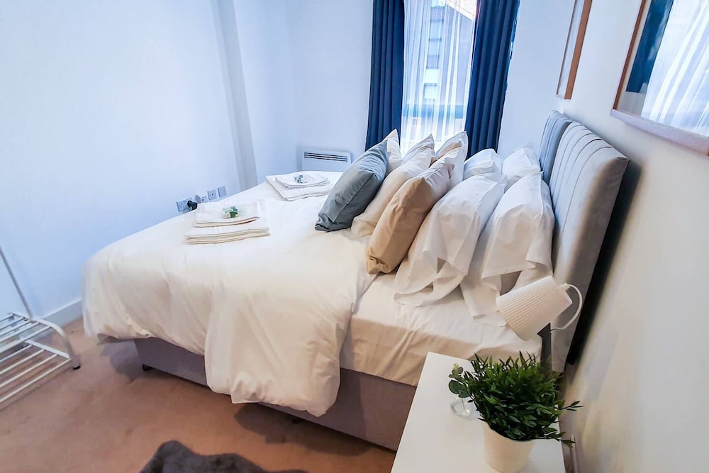 Lovely Flat in Kiln Close With Free Parking