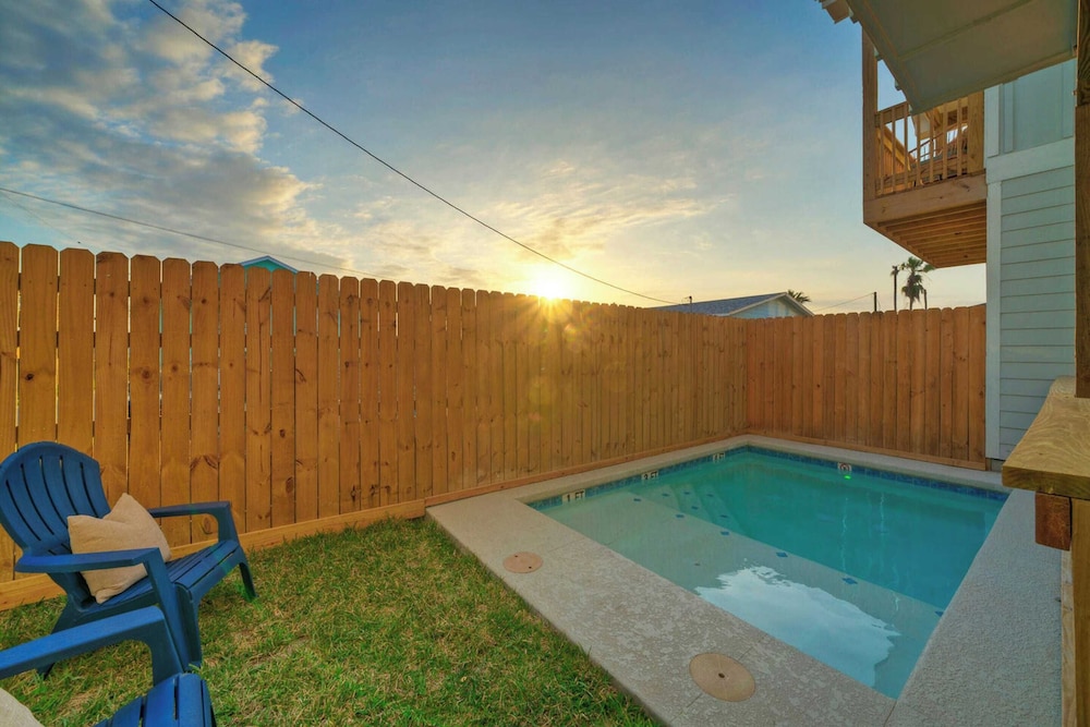 Sleeps 22 2 Homes w/ Private Pool + Patio Walkable Location, Golf Cart Zone