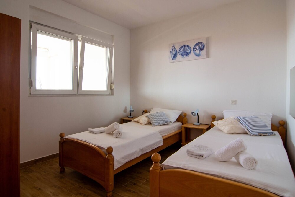 All New Sea View Apartment Moderna view 2