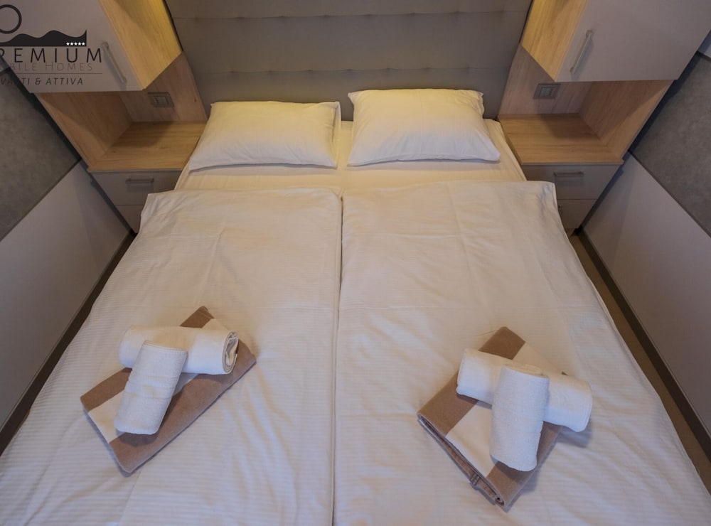 Charming Two-bedroom Mobile Homes Drage