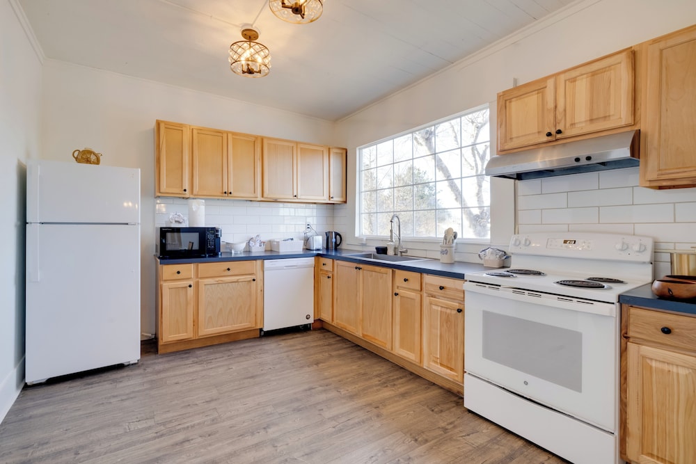 Walk to Beach: Riverside Retreat in Seaside!
