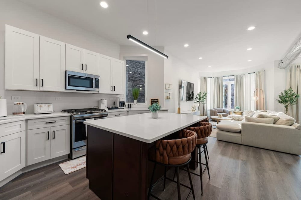 Luxury 2BR Condo in Wicker Park