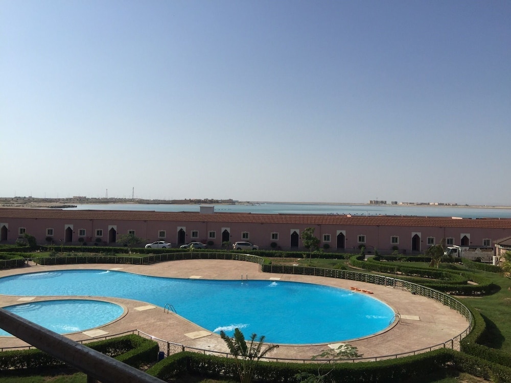 Hotel & Resort Golden Marina Yanbu فندق ومنتجع جولدن مارينا ينبع إدارة وتشغيل شركة منتجع المرسى الذهبي
