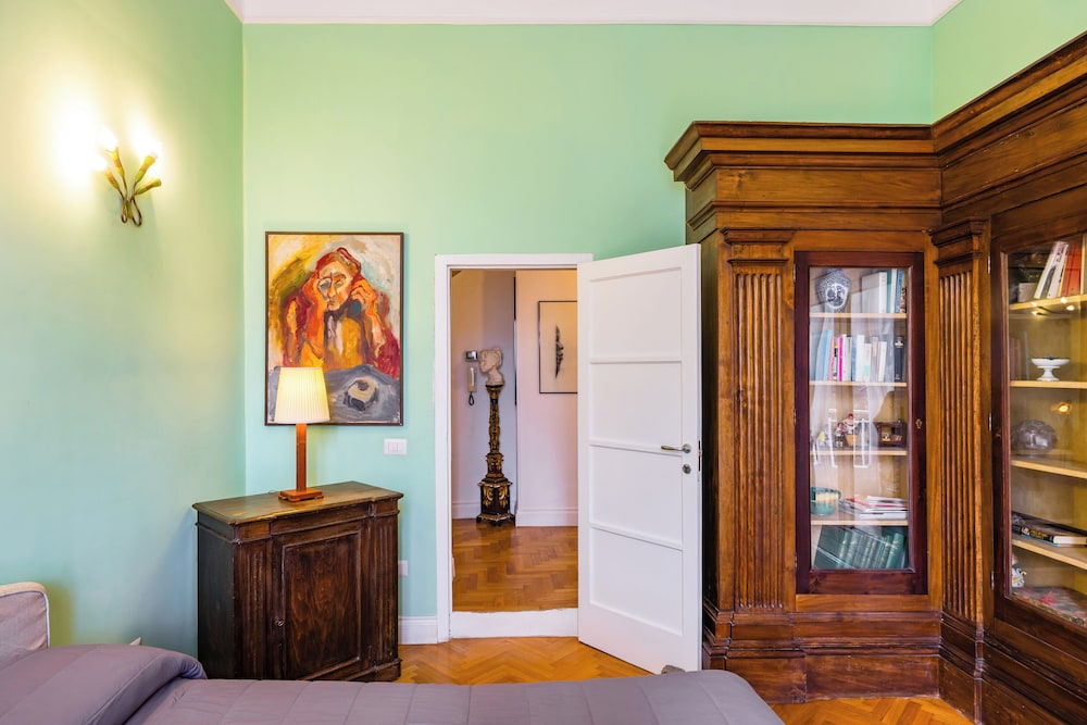 Cavour Art and Museum Flat by Napoliapartments