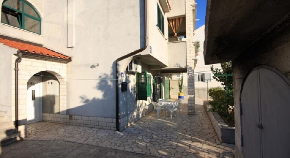 Per - Comfortable Family Apartments - A1 view 3