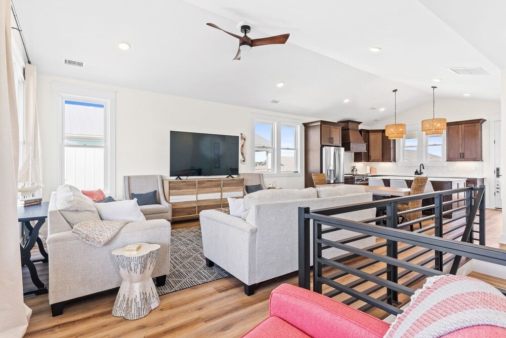 1040 Break / 1040 Ocean Blvd West 4 Bedroom Home by RedAwning