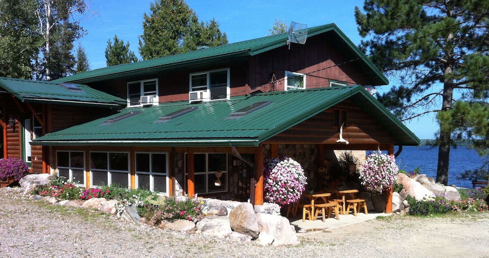 Moose Track Adventures Resort