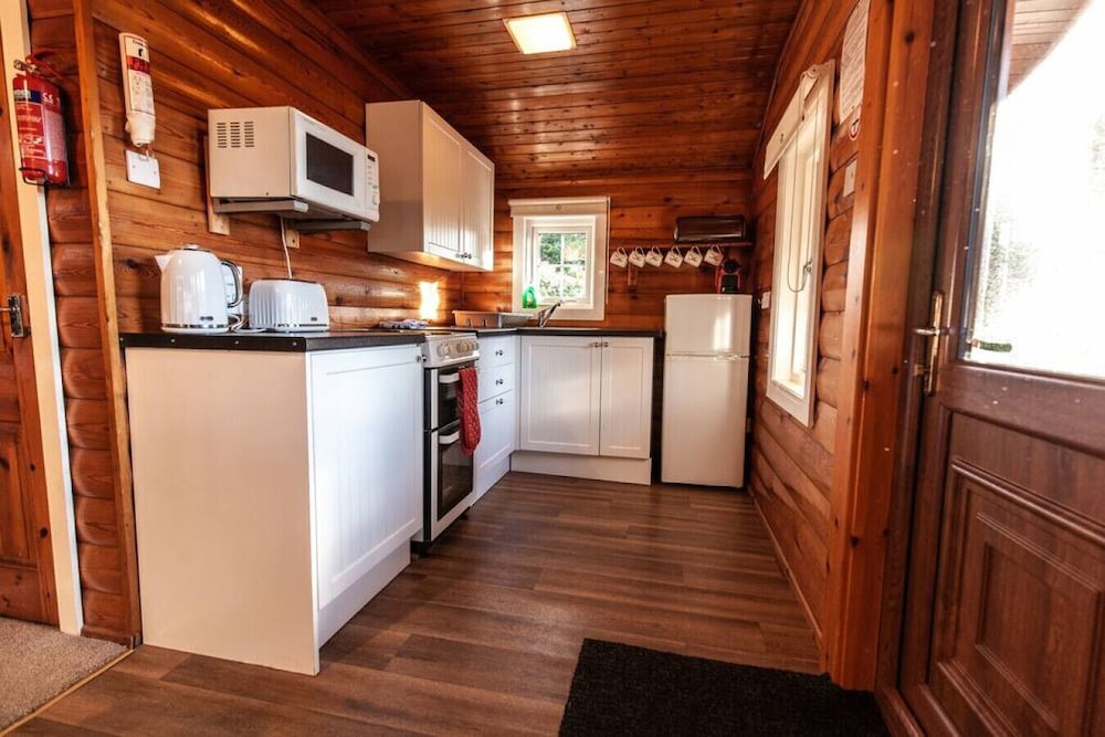 Brenin 3 Bedroom rural wood Lodge view 4
