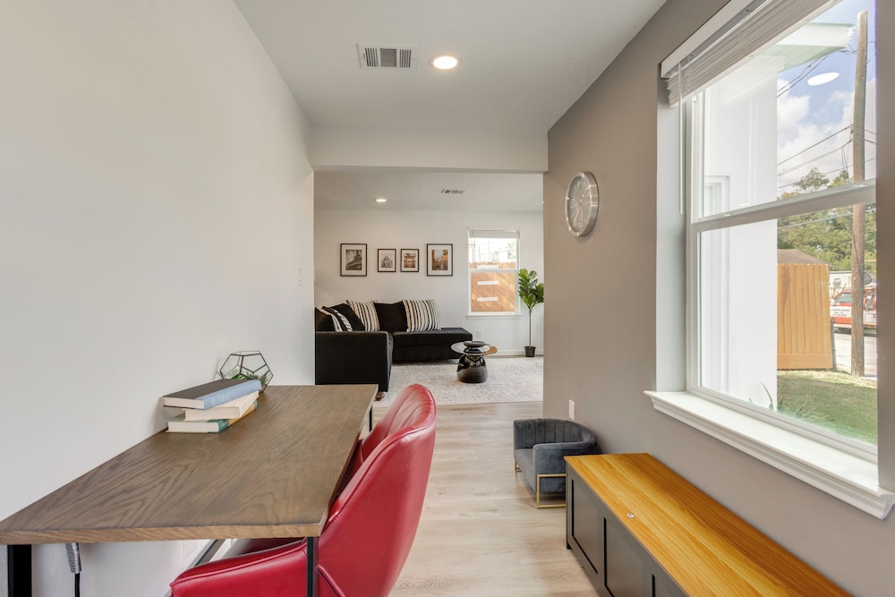 Updated Home w/ Hot Tub in Houston's Northside!