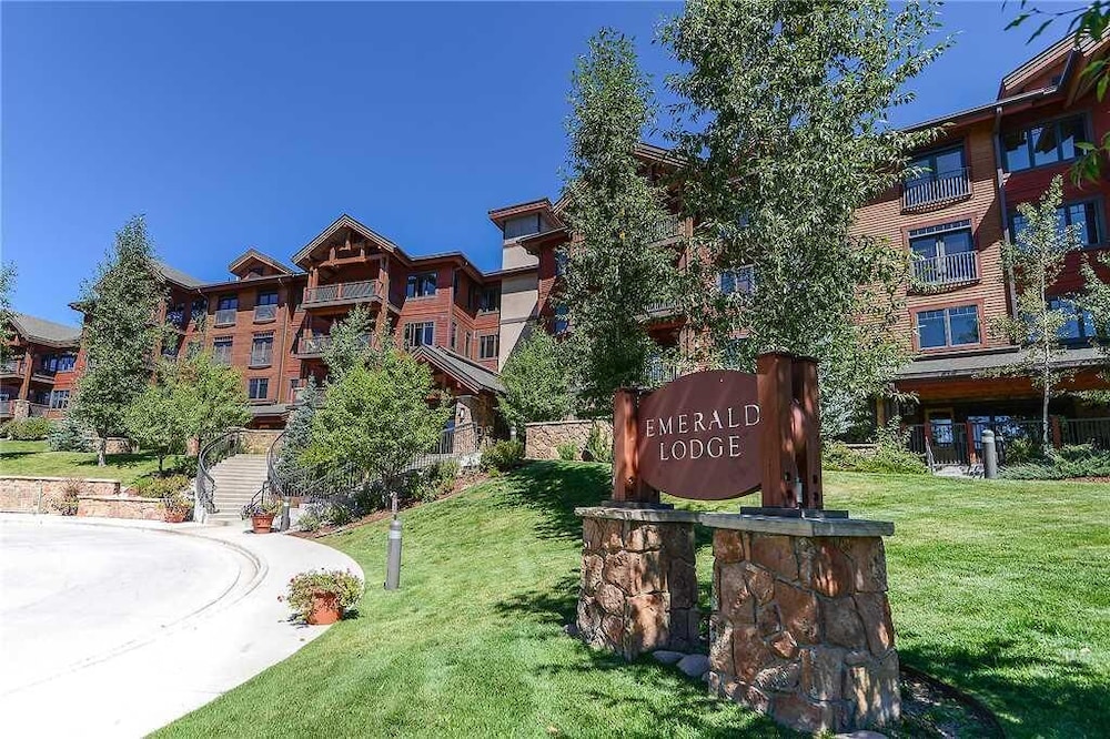 5305 Emerald Lodge, Trappeur's Crossing Apartment 4
