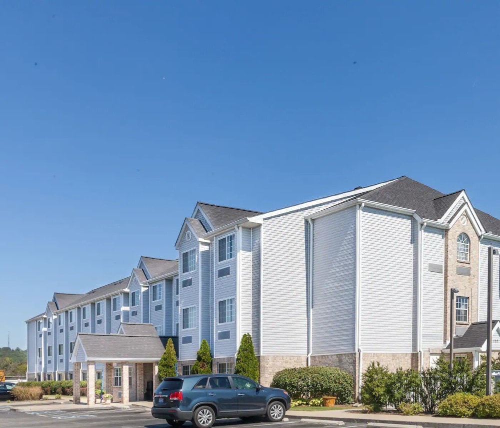 Hotel Quality Inn & Suites - Image 1