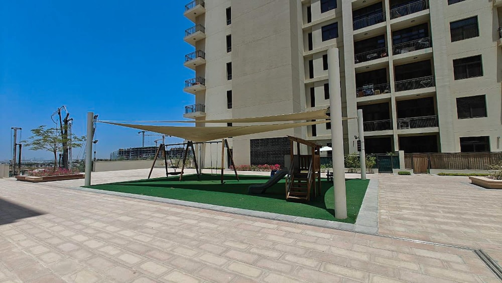 Stunning 1 BR With Pool View in Rawda Apartments