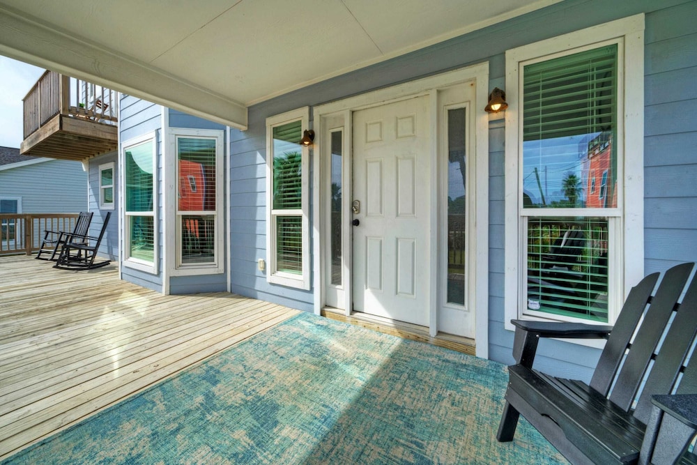 Sleeps 20! 2 Homes Near the Beach, Private Pools, Gameroom, Large Family Retreat