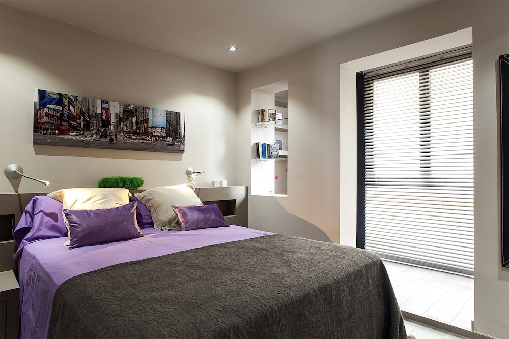 Elegant Eixample Apartment Nicely Decorated