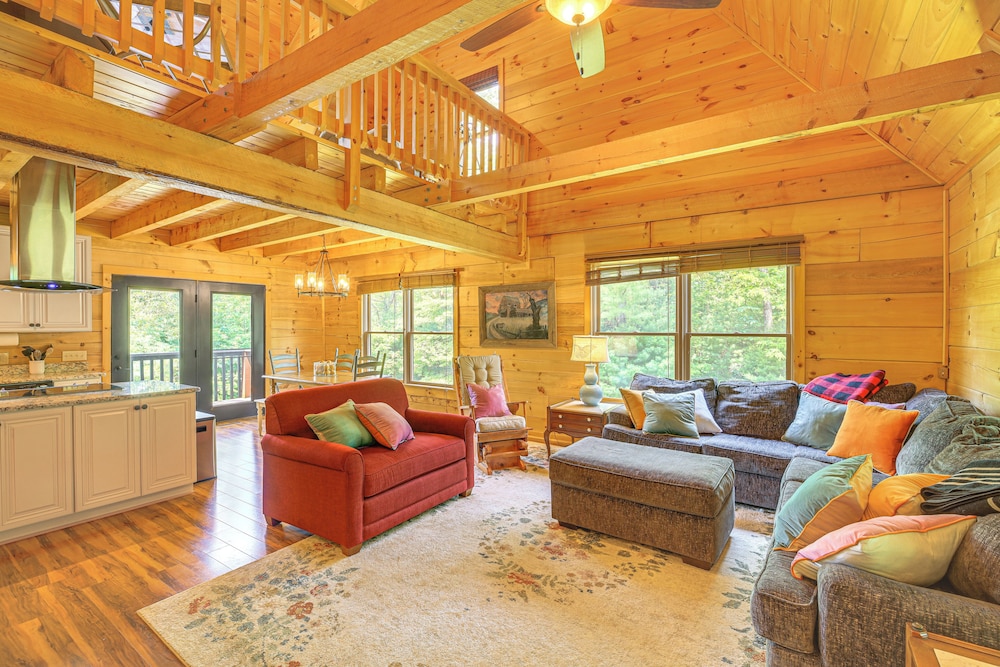 Blue Ridge Mtns Retreat w/ Views, 1 Mi to Parkway!