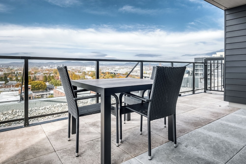 Appartement Luxe | Incredible Sunset View - Pool - Parking - Near Old Québec - Image 2