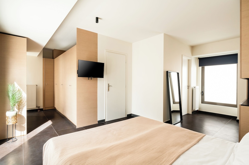 Elysee Apartments 9 B