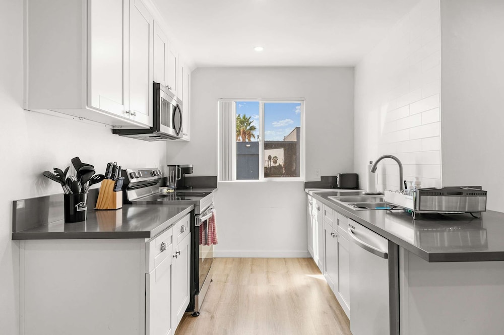 Newly Remodeled 2b2b APT Near Pasadena Old Town