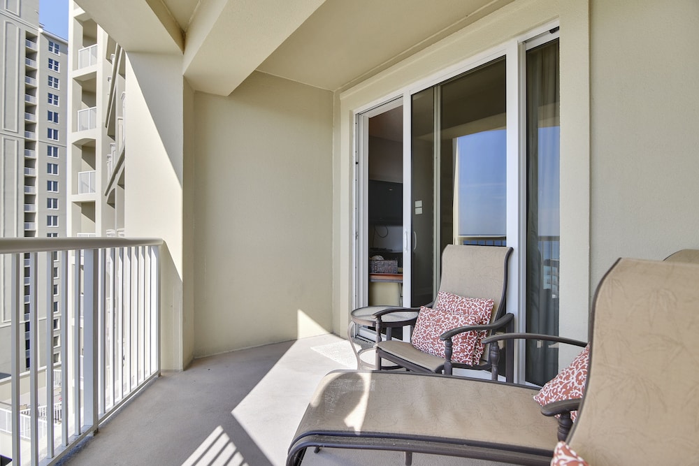 Grand Panama Beach Resort by Book That Condo
