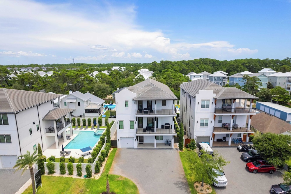 Walk to Beach + Pool, Hot Tub & Game Room 30A Ohana Grande by Avantstay