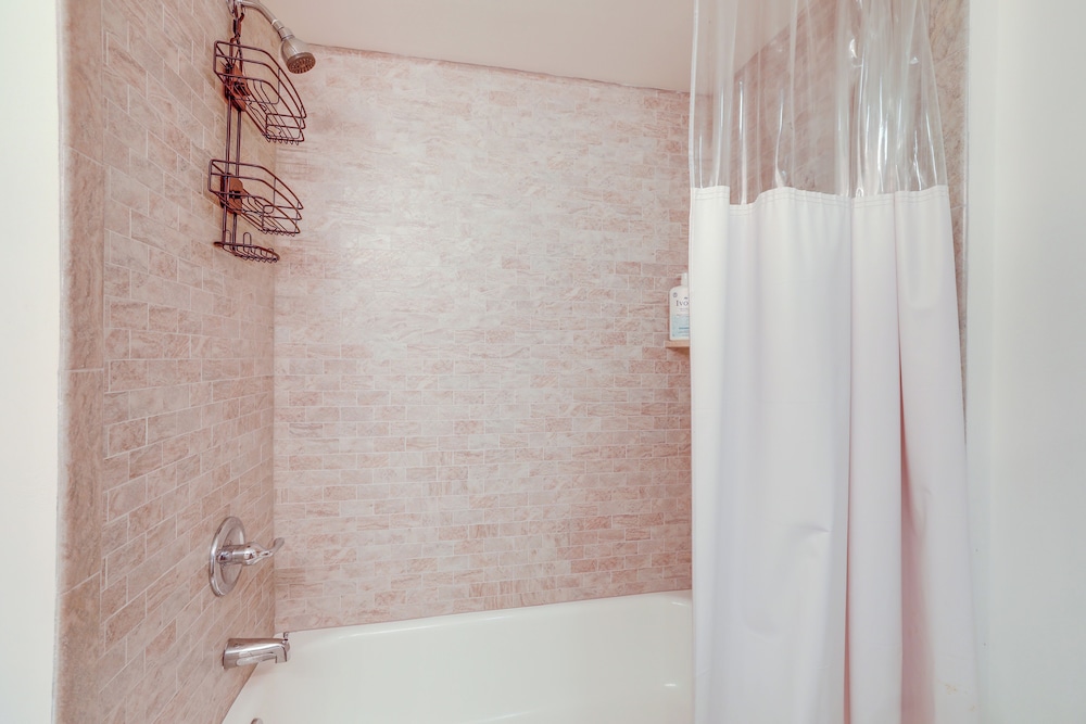 Walk to Bay & Ocean: Pet-friendly Surf City Apt