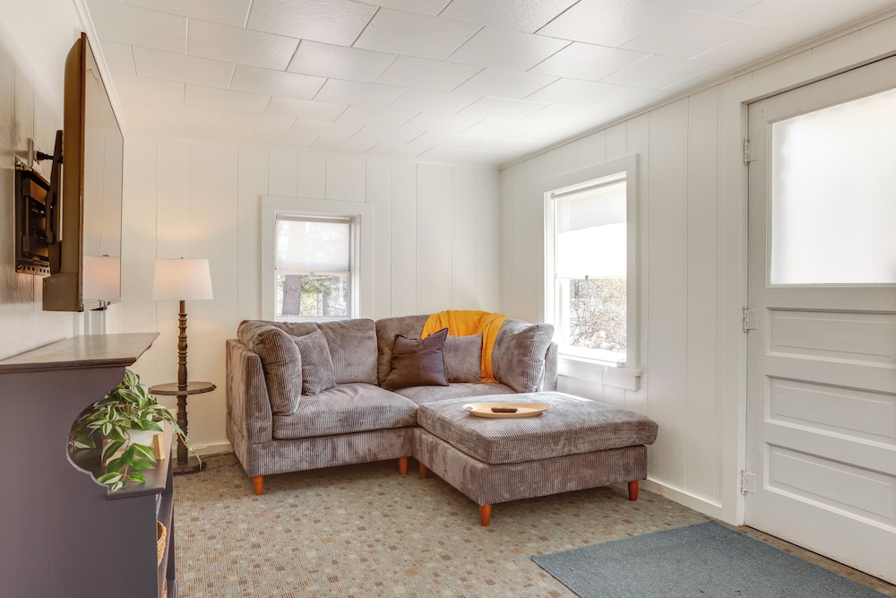 Walk to Beach & Dtwn: Frankfort Cottage w/ BBQ