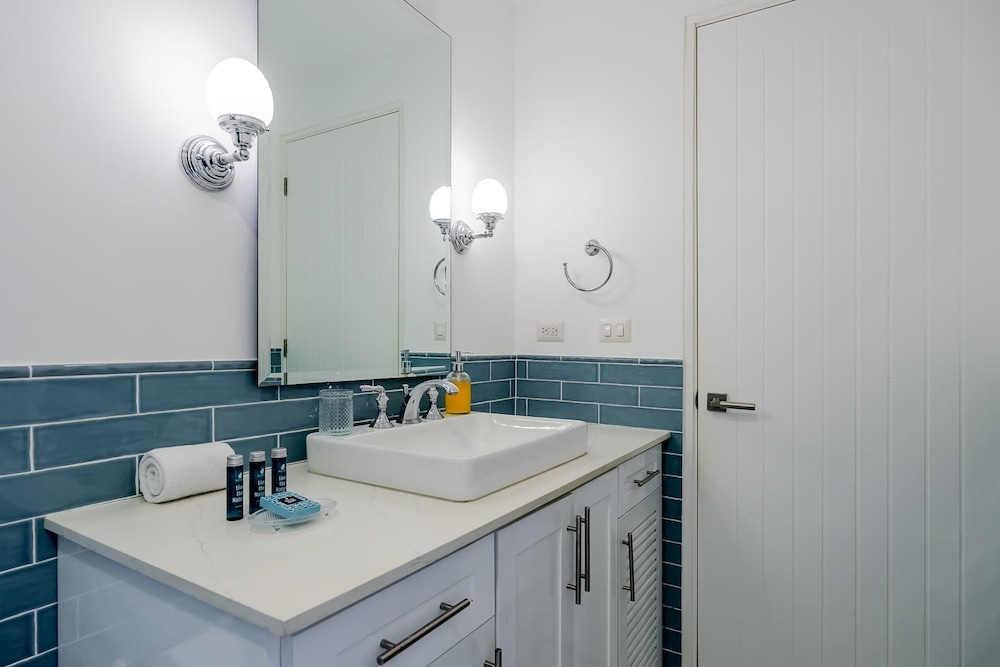 w Warm 1BR With Balcony in Panama
