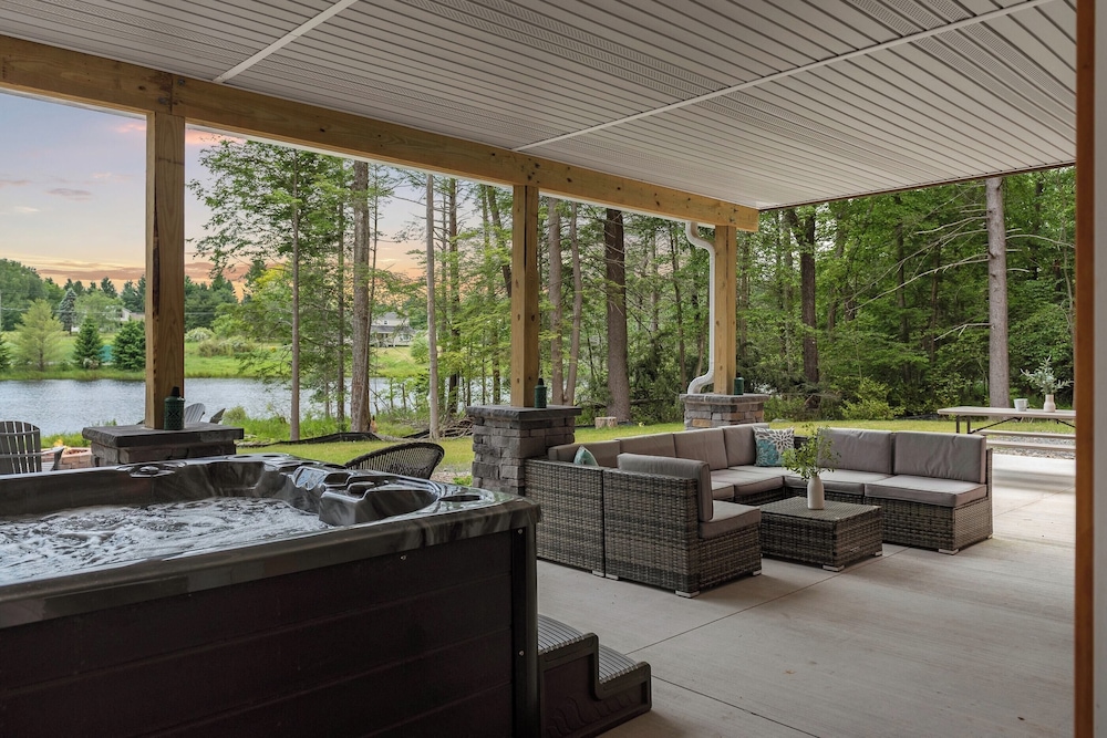 Nittany Cabin by Avantstay Lakefront, View, Firepit